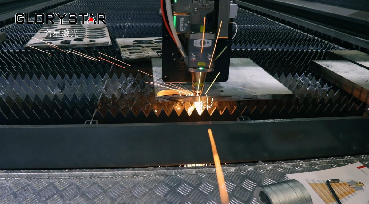 激光切割机保护镜片有水雾的原因是什么？