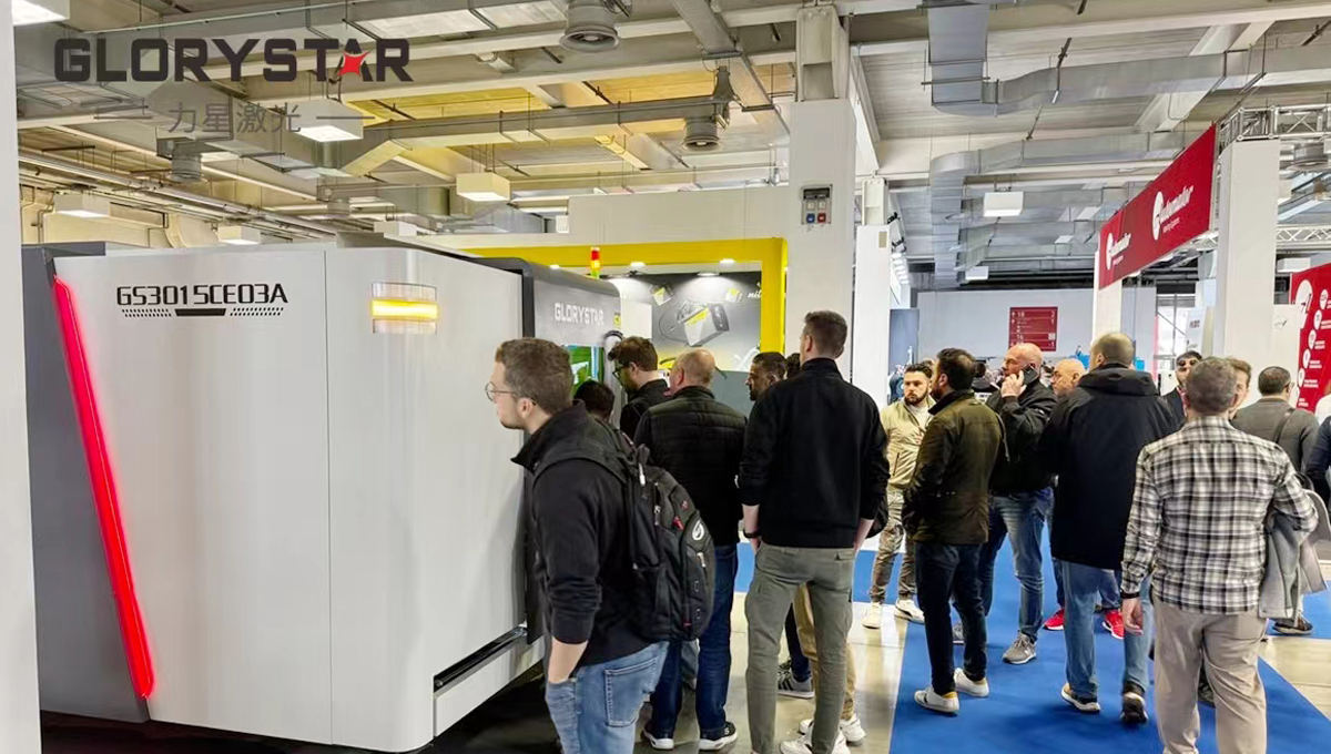 力星激光万瓦级激光切割机亮相意大利工业展，引爆行业热潮
